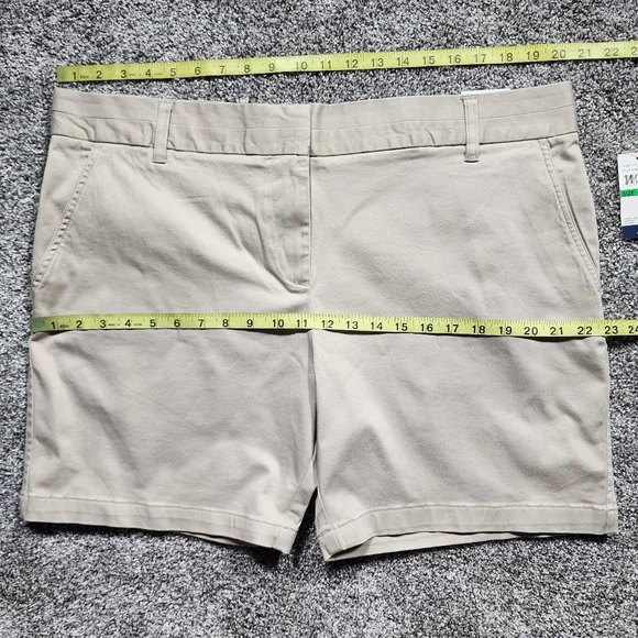 IZOD Khaki Bar Harbor Shorts Size 18 - Picture 4 of 12